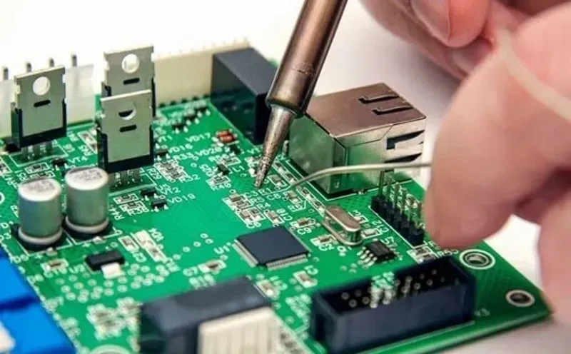 Assembling a PCB circuit board